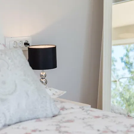 The Olive Tree سومارتين